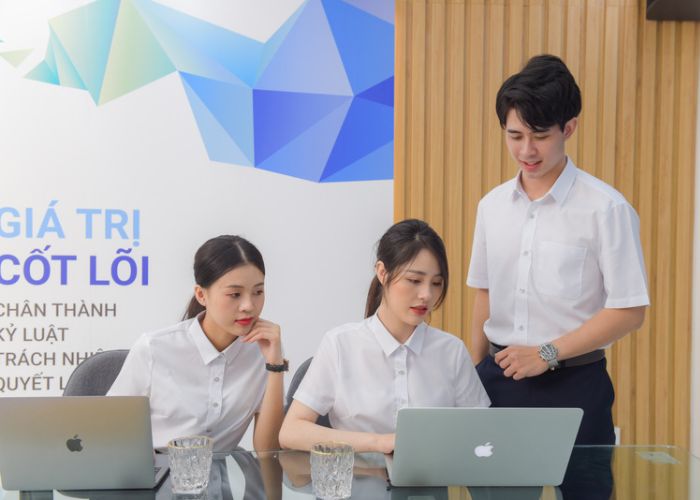 May đồng phục Đức Hòa