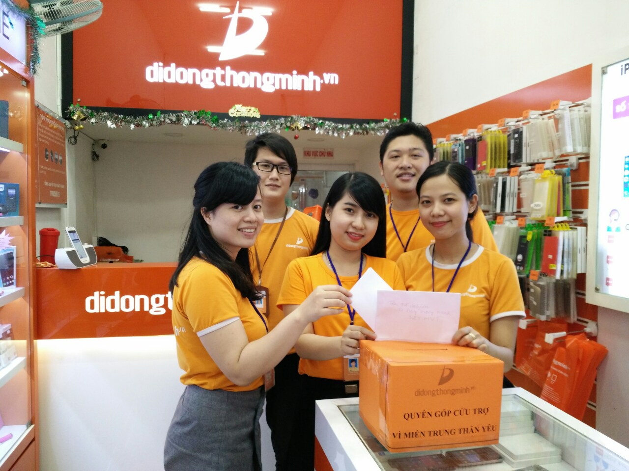 May đồng phục Quận 8